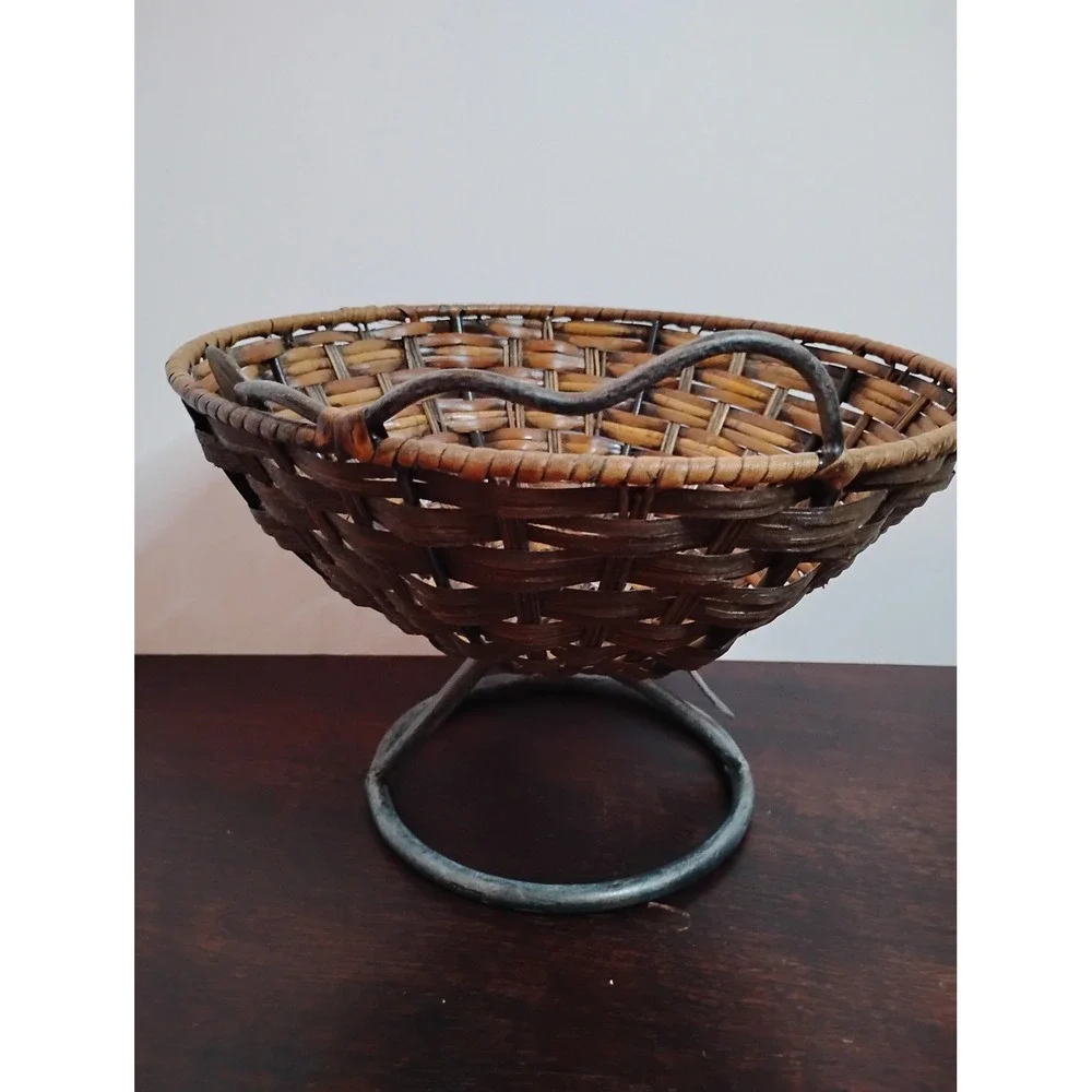 Rustic Woven Wicker FruitBasket Metal Pedestal Base Leaf Detail Centerpiece Bowl